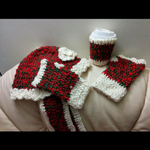 Holiday hat, cowl, gloves set👵👒ALL HATS ON SALE - Picture 4 of 5